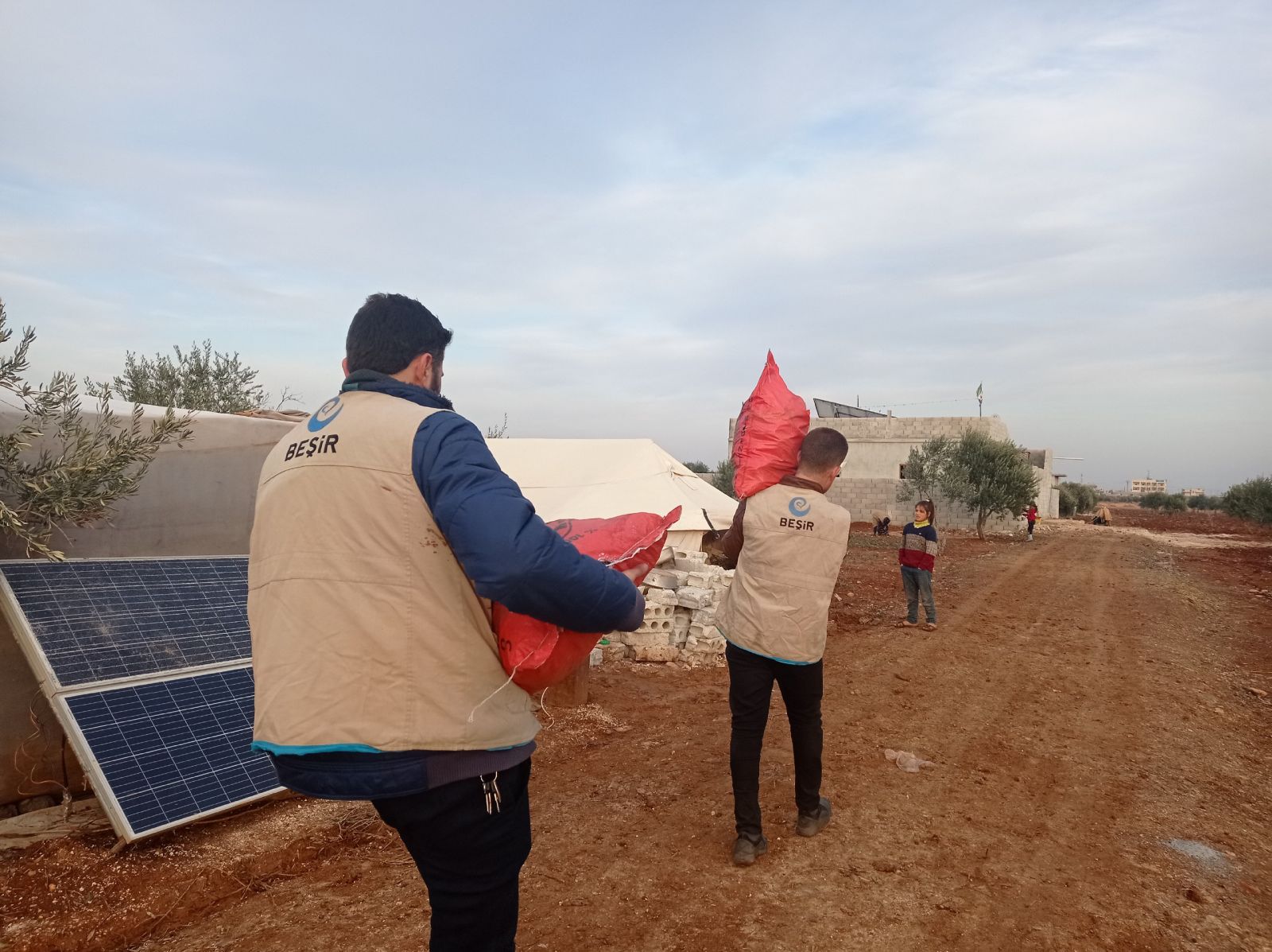 Suriye’de Yakacak, Battaniye ve Yatak Yardımı