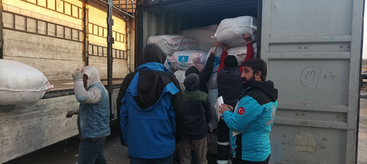 Deprem Bölgesinde Gıda ve Hijyen Kolisi Dağıtımlarımız Devam Ediyor