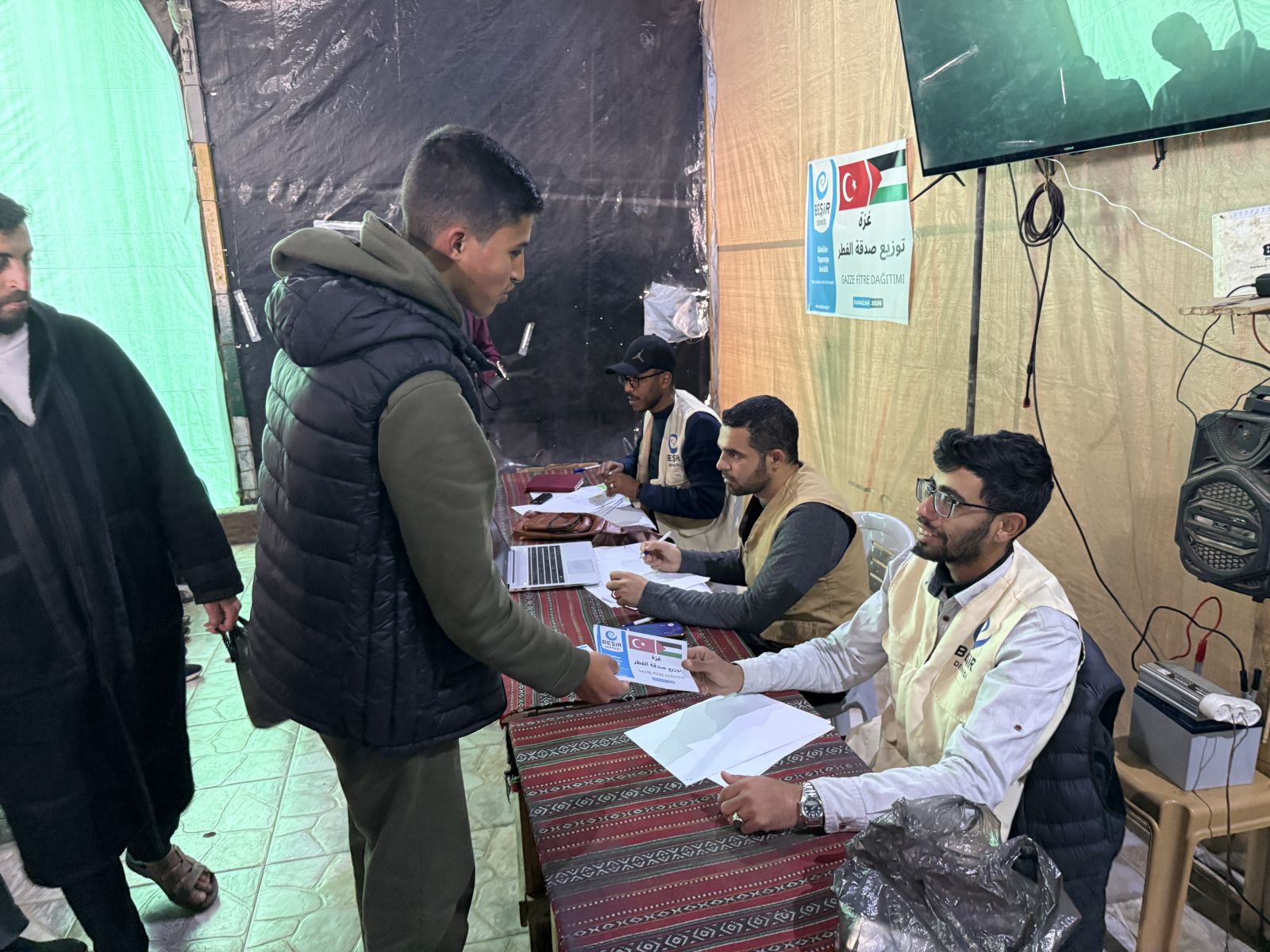 Gazze’de Kardeşlik Köprüsü: Fitre Emanetleriniz Sahiplerine Ulaştı