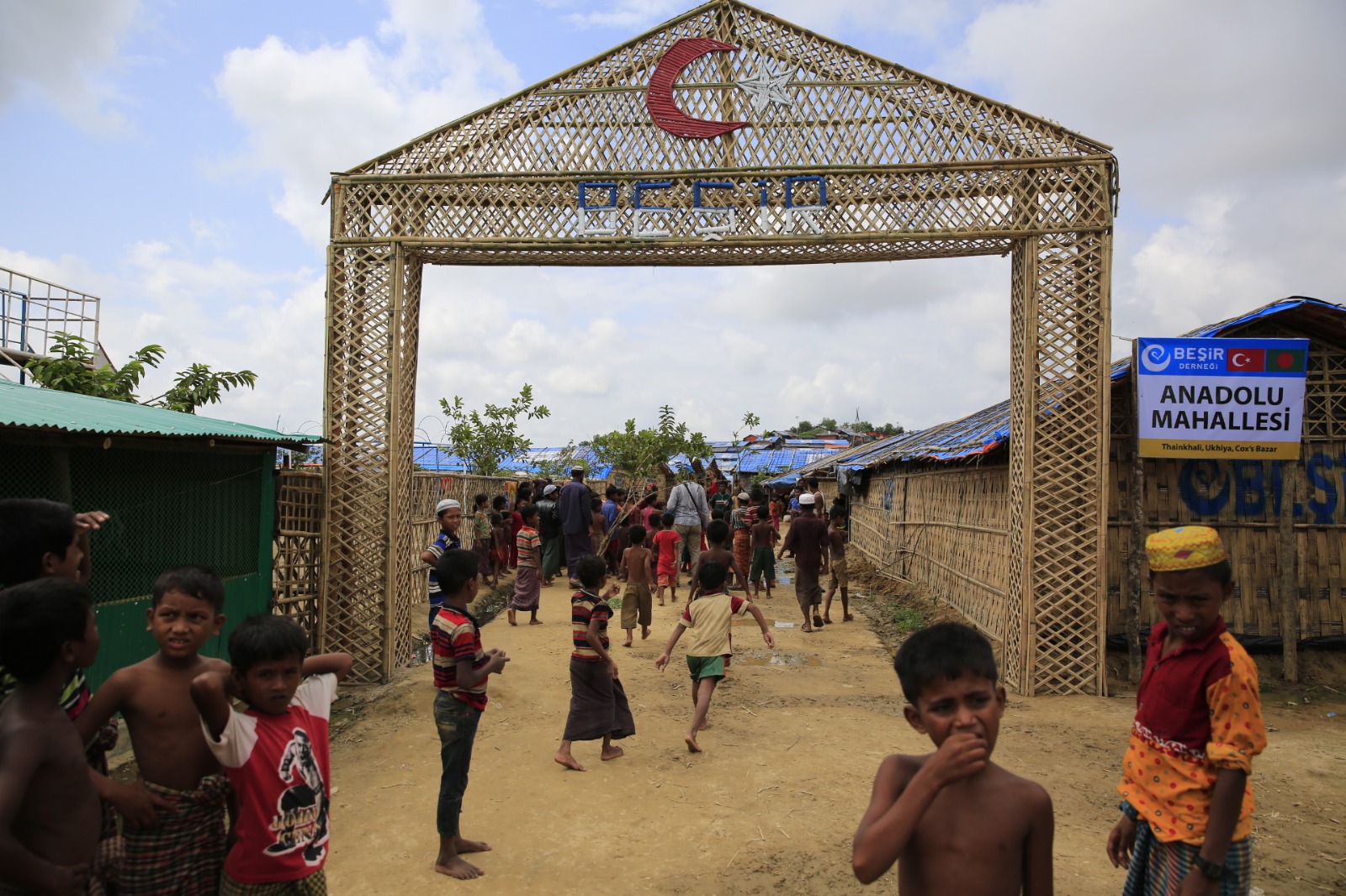 Arakanlı Kardeşlerimizin Yanında Olmaya Devam Ediyoruz