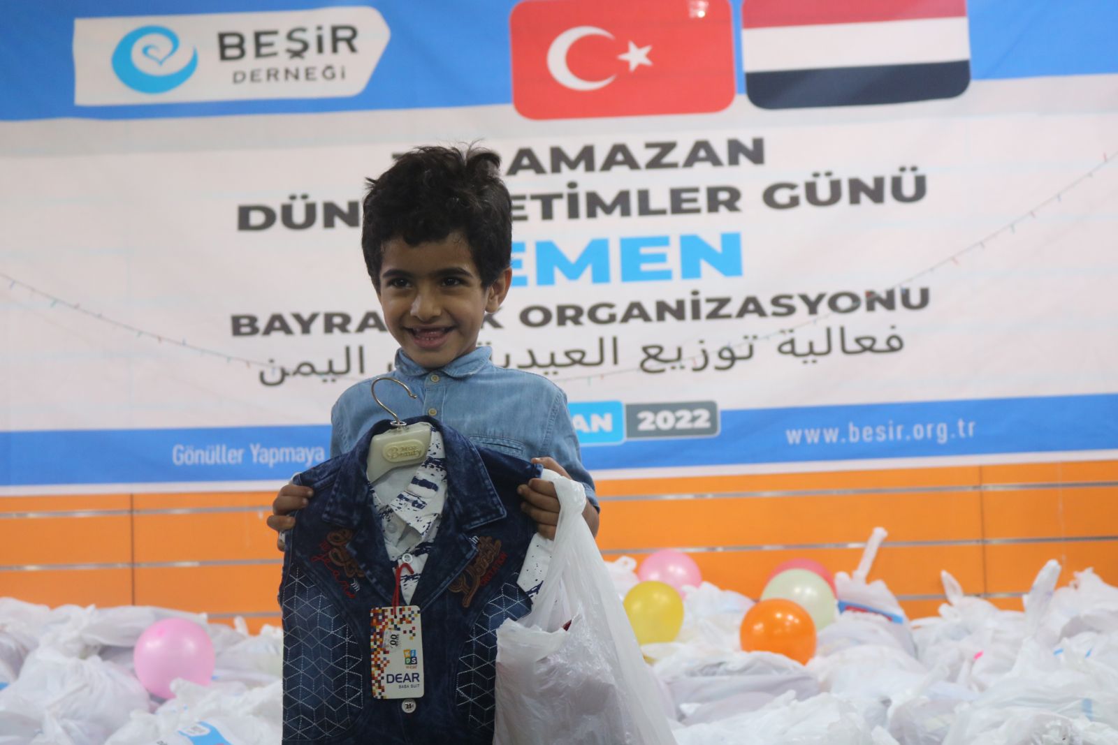 Azez’deki Kamplarda Yaşayan 2 Bin 340 Aileye Su Yardımında Bulunduk
