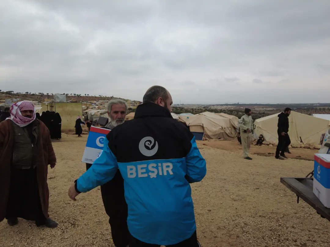 İdlib’deki İhtiyaç Sahibi Ailelere Battaniye ve Hijyen Kolisi Yardımında Bulunduk