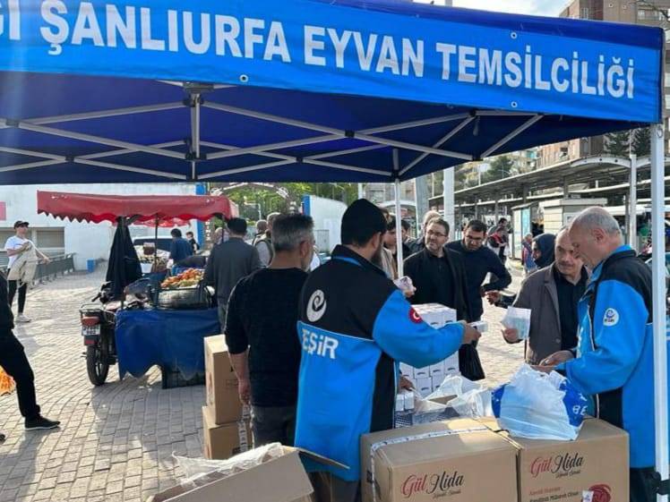 Azez’deki Kamplarda Yaşayan 2 Bin 340 Aileye Su Yardımında Bulunduk