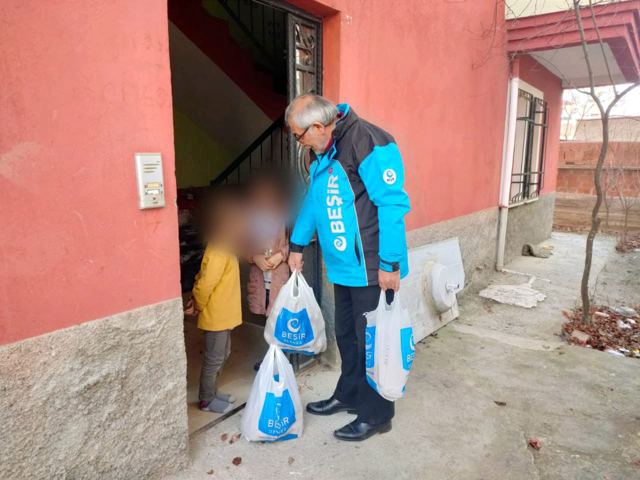 Ağrıda'ki Ailelerimize Patates ve Tavuk Eti Dağıtımı