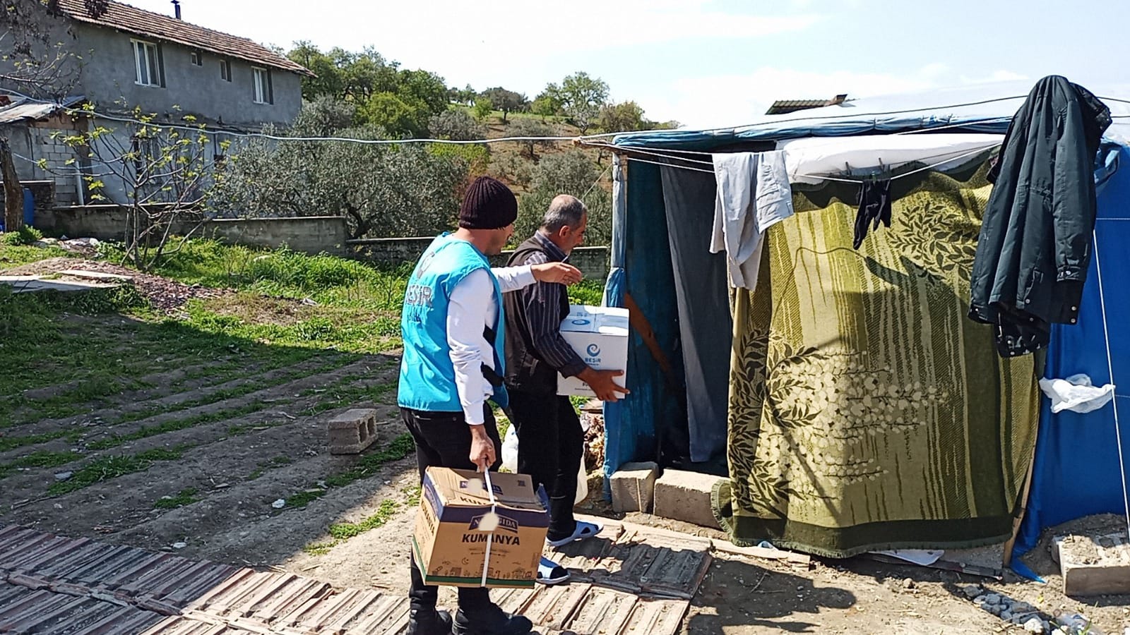 Şanlıurfa'da Sel Sonrası Görevli ve Vatandaşlara İkramlık Desteğinde Bulunduk