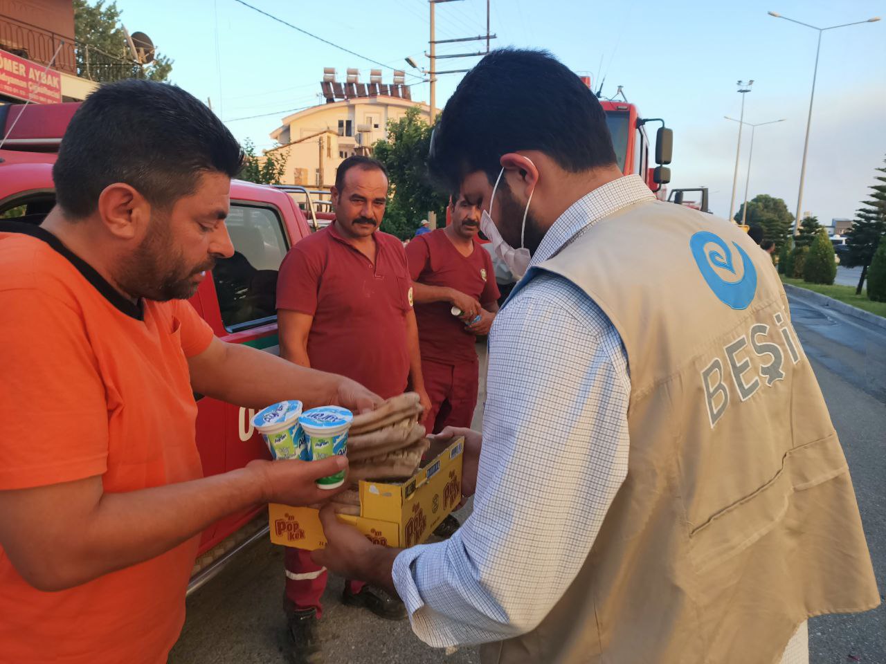  Suriye’de Gıda Kumanyası Yardımı