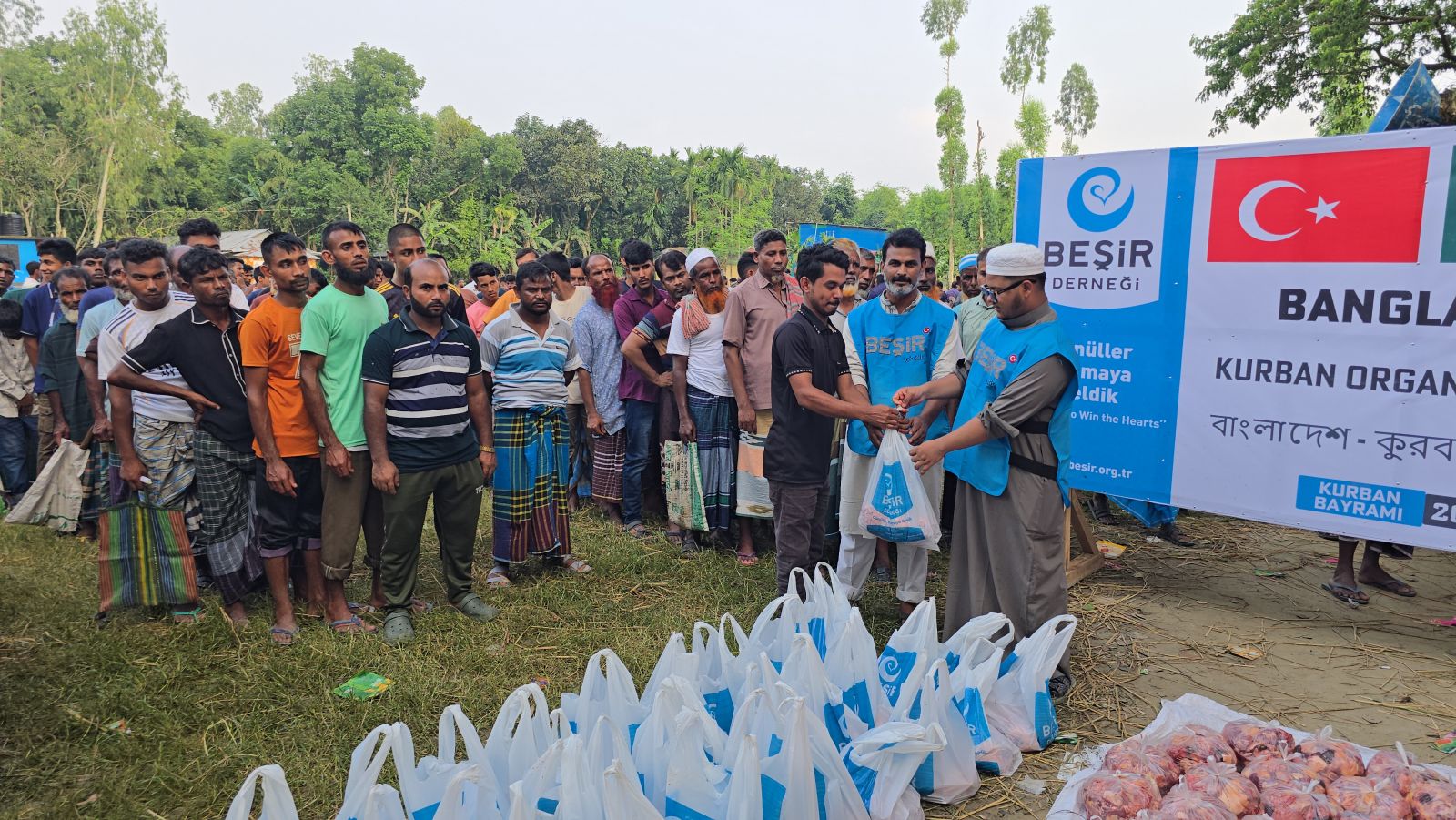 Bangladeş’te Yılda Bir Kez Yaşanan Sevinç: Emanetleriniz Sofralara Aş Oldu