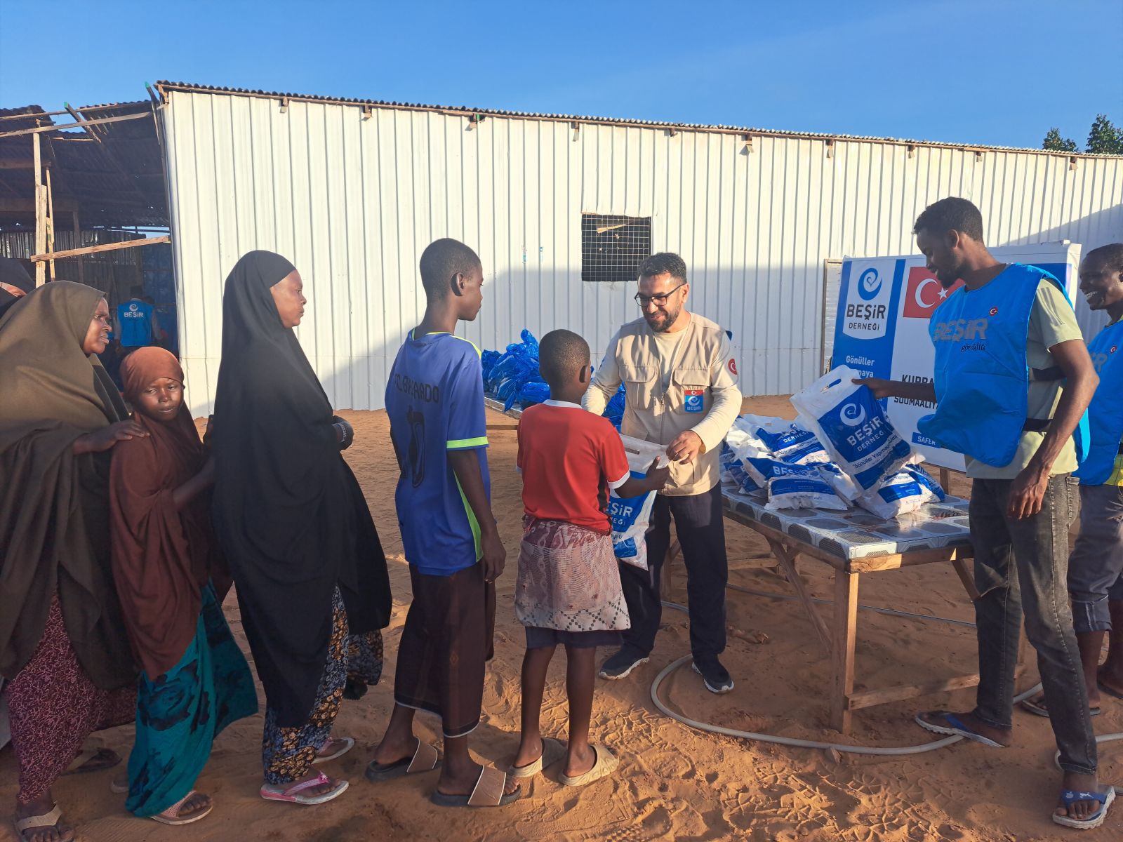 Safer Ayı Kurbanları Somali'de Kesilerek Kamplarda Dağıtıldı