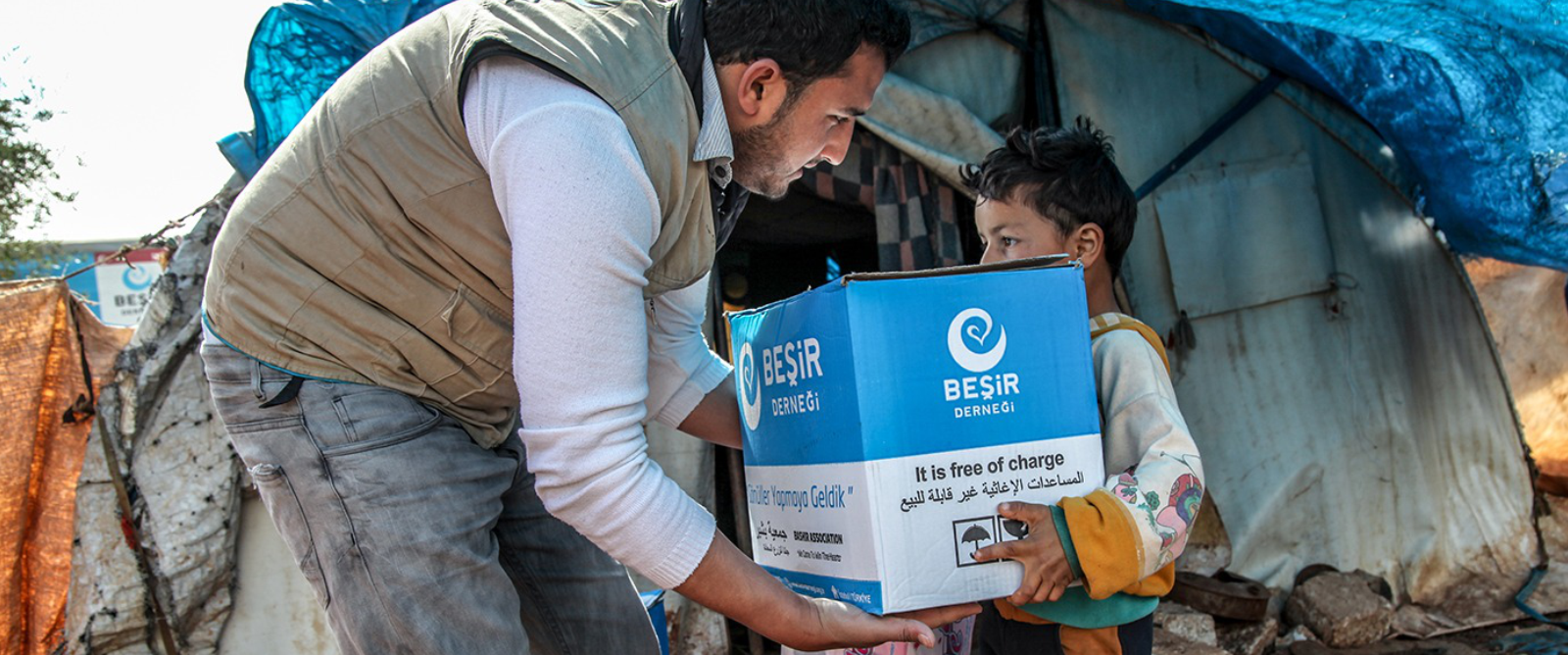 Azez’deki Kamplarda Yaşayan 2 Bin 340 Aileye Su Yardımında Bulunduk
